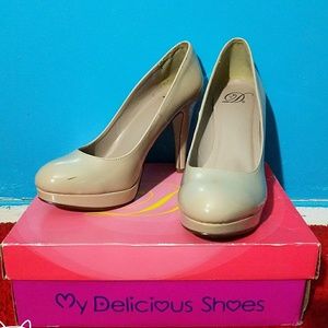 A pair of Beige Pat heels